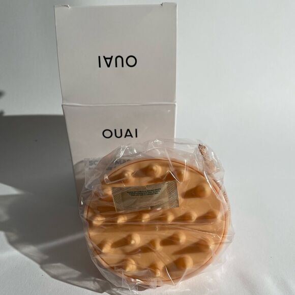 New Ouai Scalp Massager - Peach - Picture 3 of 4